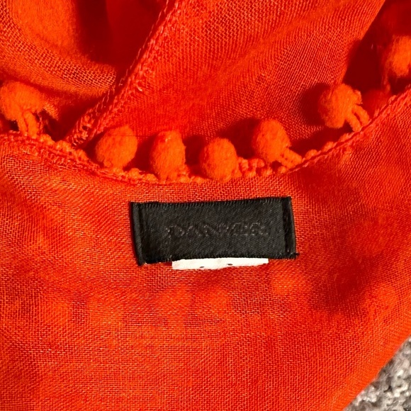 Danier scarf - Picture 2 of 4